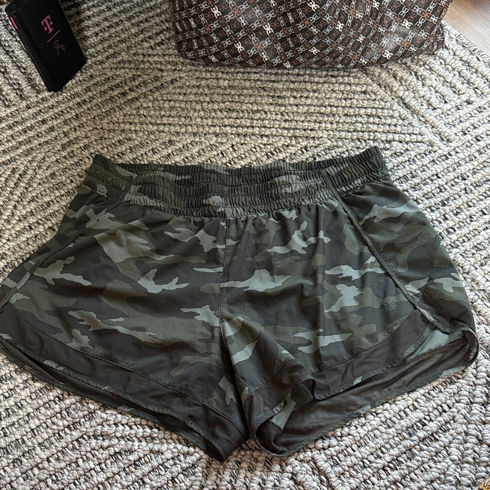 Athleta L Camo Women's Shorts VGUC